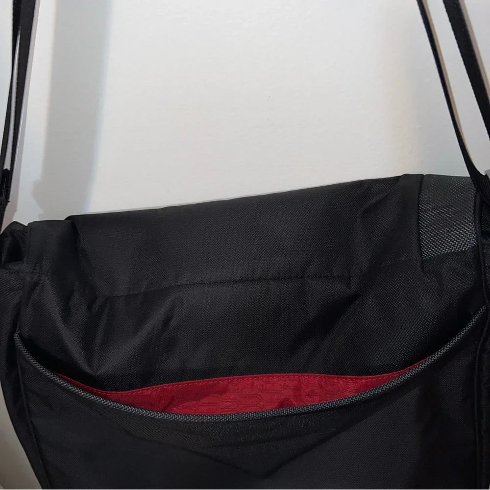 Tumi T-Tech Black Messenger bag. Excellent new condition